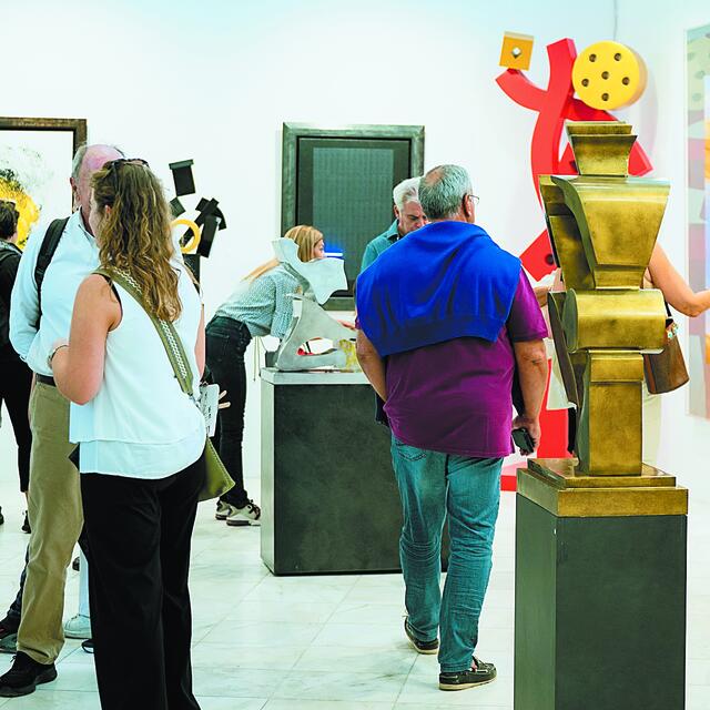 art-athina-2025:-Εγκαίνια-με-72-γκαλερί-και-ντιζάιν,-περφόρμανς,-συζητήσεις