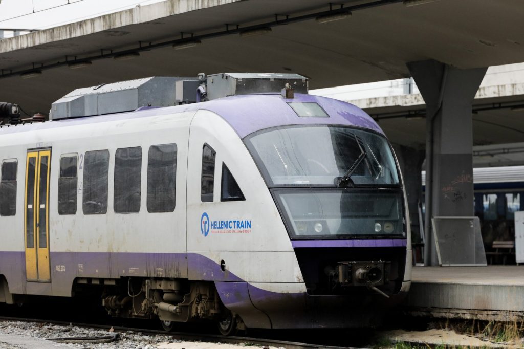 Ανεστάλη-η-σιδηροδρομική-κυκλοφορία-στο-τμήμα-Άνω-Λιόσια-–-Λόγω-πυρκαγιάς-στο-ύψος-του-Ασπροπύργου