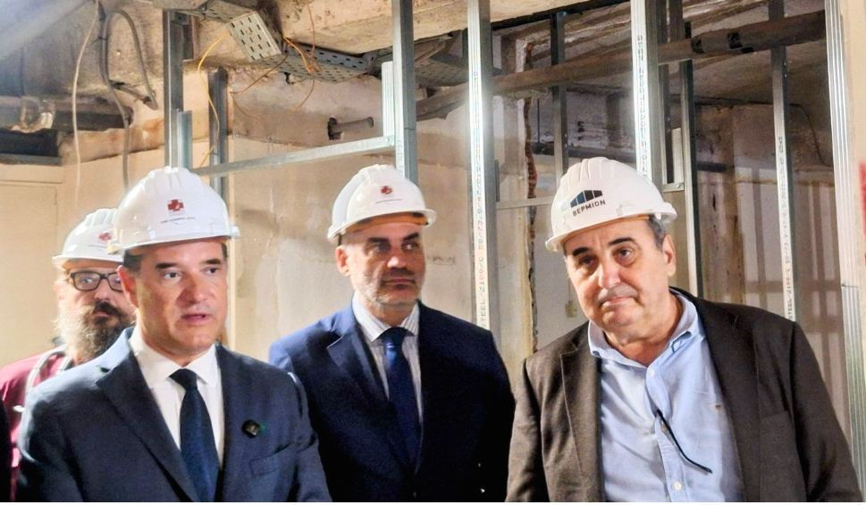 Στα-νοσοκομεία-της-Λάρισας-ο-Άδωνις-Γεωργιάδης