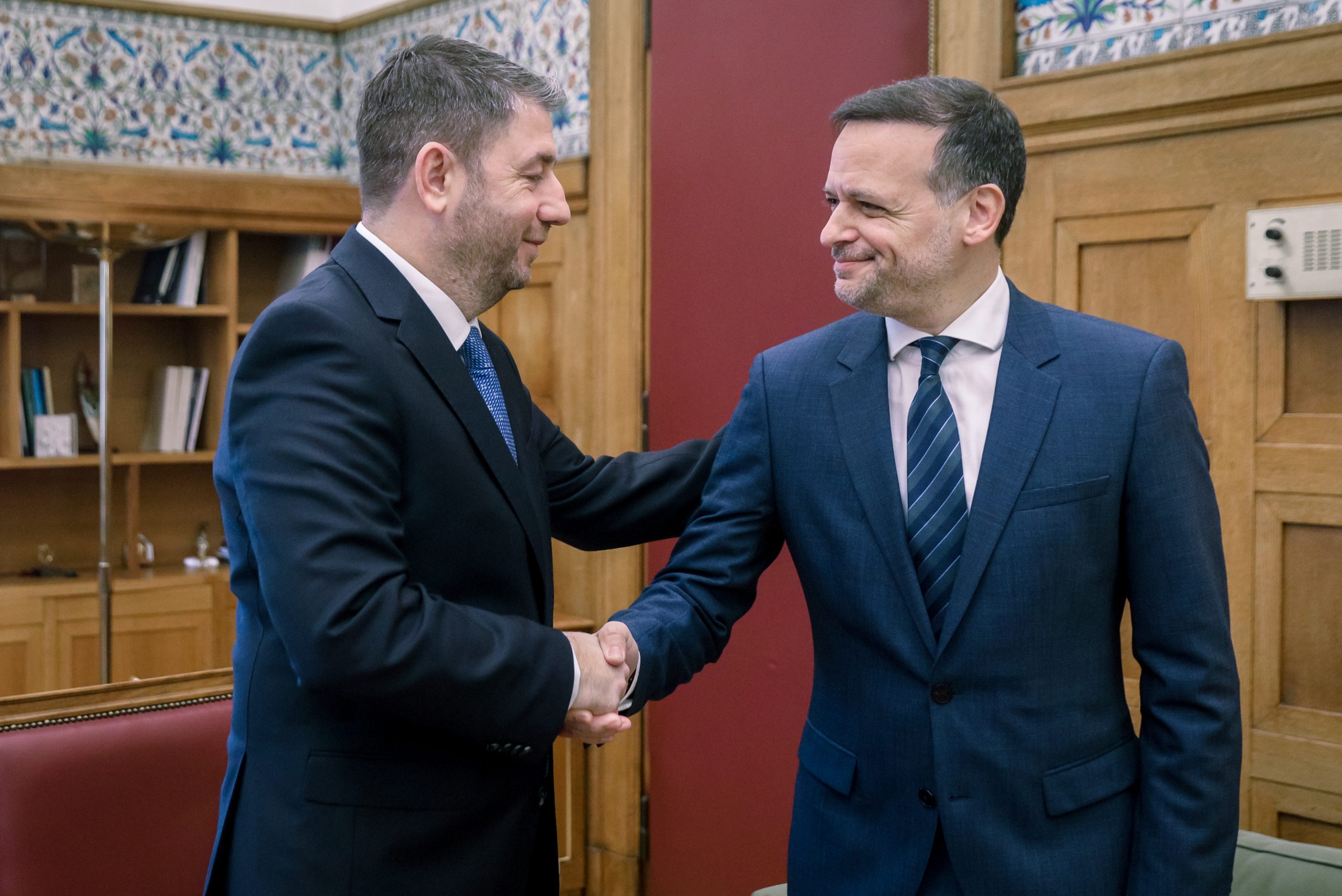 Ανδρουλάκης-–-Δούκας:-Μιλούν-μεταξύ-τους-μόνο-για-τα-απαραίτητα