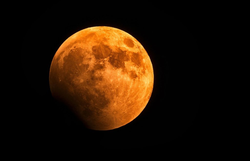 Η-«υπερ-Σελήνη-του-Κάστορα»:-tο-πιο-μεγάλο-και-λαμπερό-φεγγάρι-του-2025,-θα-συνδυαστεί-με-τις-φωτιές-και-τα-πυροτεχνήματα